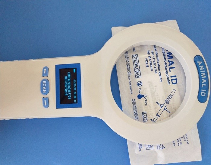 Kompaktowy przenośny skaner RFID 128 * 64 mm, odległość odczytu 20 cm do kolczyków